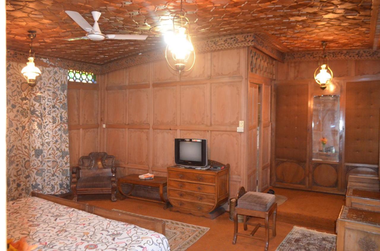 Готель New Alexandra Houseboats Срінагар Екстер'єр фото