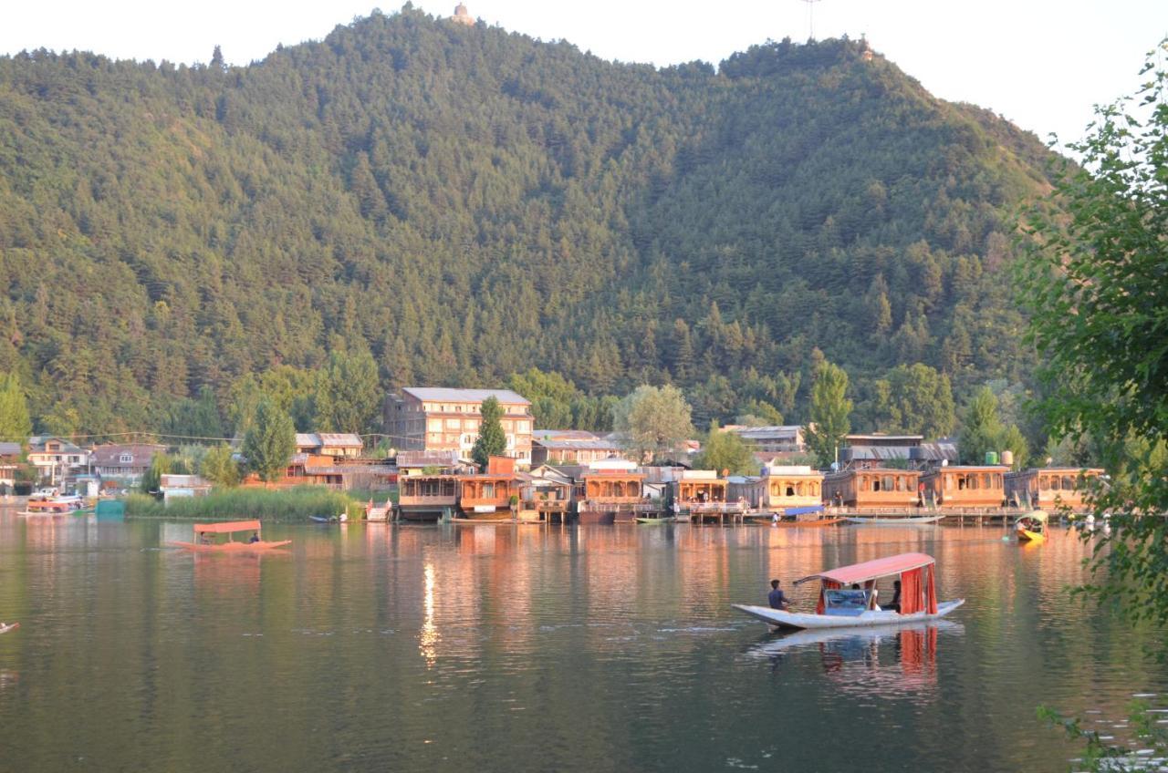Готель New Alexandra Houseboats Срінагар Екстер'єр фото